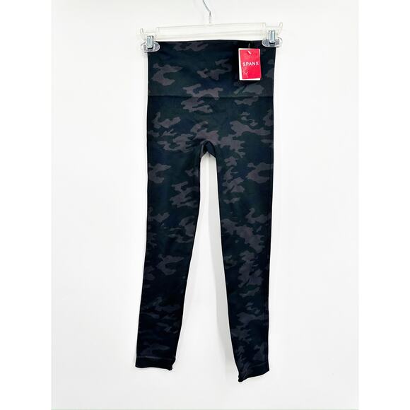 Spanx Black Camo Look At Me Now Seamless Leggings Size XS NWT - Picture 3 of 7